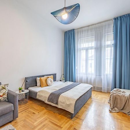 Super Central Cozy Home On The St. Stephen Road Budapest Exteriör bild